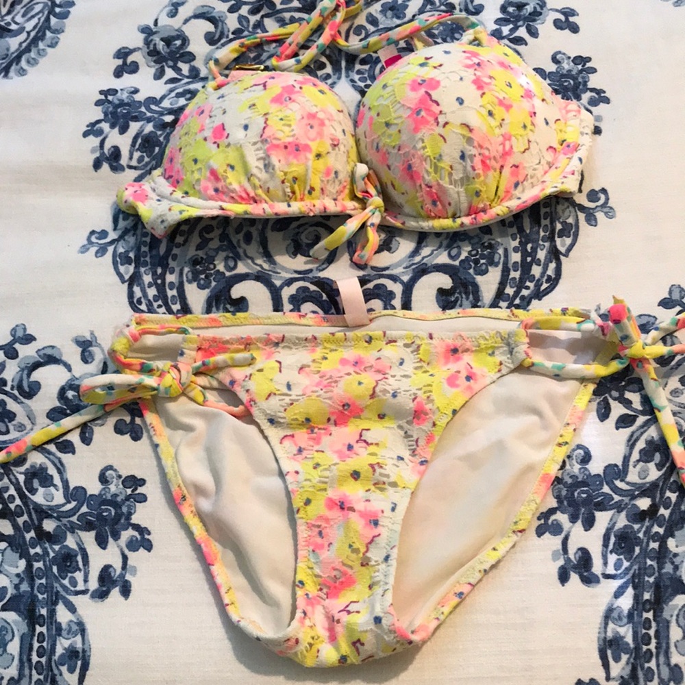 Victoria’s Secret bikini